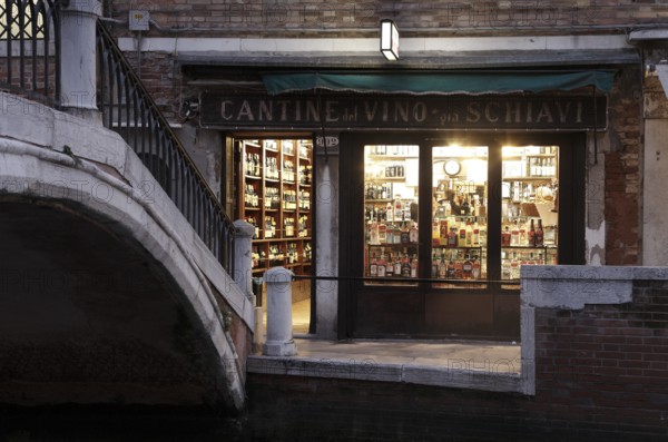 BÃ caria Al Bottegon, small pub where you drink wine or spritz and eat the cicchetti Veneziani,