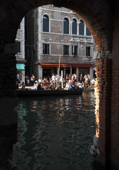 BÃ caria Al Timon, small pub, here you drink wine or spritz and eat the cicchetti Veneziani, tapas,