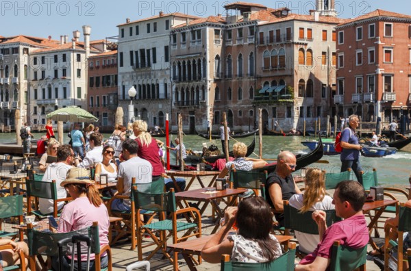 Bar on the Grand Canal, Fondamente de la Preson, Venice, Veneto, Italy