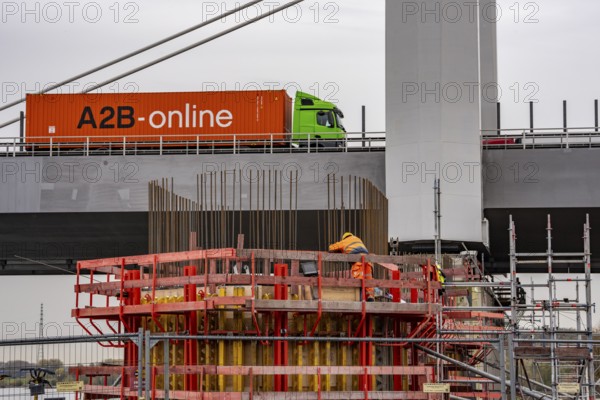 Duisburg-Neuenkamp Rhine bridge, the A40 motorway, construction of the second bridge begins, bridge