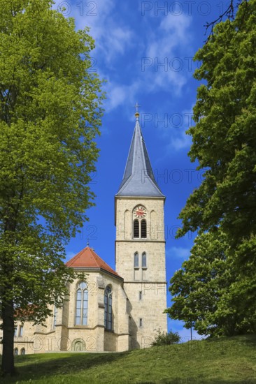 St. Martinus, catholic church, place of worship, sacral building, church tower, clock, cross,