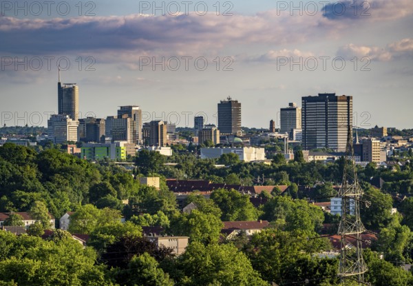 Skyline of Essen city centre, town hall on the right, RWE tower on the left, North