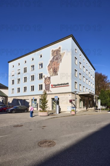 HypoVereinsbank, UniCredit Bank GmbH, residential and commercial building, car park, trees, blue