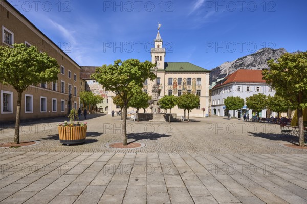 Square, historic town hall, general architecture, trees, flower pots, blue sky, cirrostratus