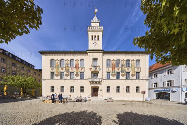 Historic town hall, frescoes, visual artist Josef Hengge, square, cobblestones, general