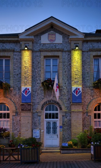 Tourist office, Office de Tourisme, in the town hall, Mairie, blue hour, evening, dusk, Étretat,