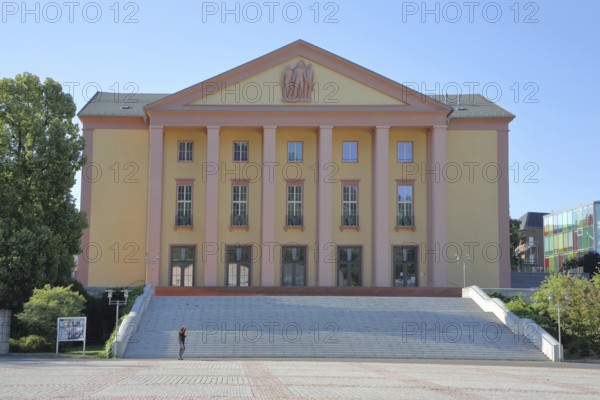 House of History with columns, open staircase, stairway, Platz der deutschen Einheit, Suhl,