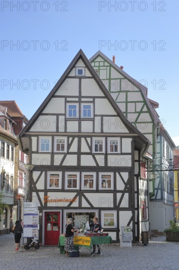 Half-timbered house and market stall, pedestrian, vendor, sell, Altmarkt, Schmalkalden, Franconia,