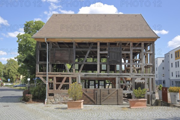 Tanner's barn, empty half-timbered house, half-timbered, scaffolding, barn, shell, without, no,
