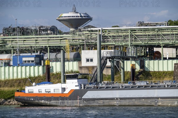 Scenery of the Chempark Leverkusen, Bayer Leverkusen, chemical park, chemical plant, river Rhine,