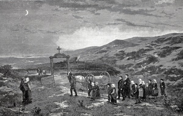 Funeral on Sylt, the coffin is driven to the cemetery in a carriage, the mourners walk behind,