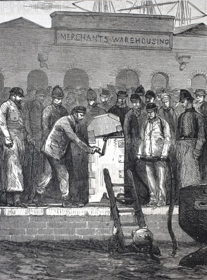 The Murder League in Dublin, Divers searching the pool at the end of the ring where Kavanagh states