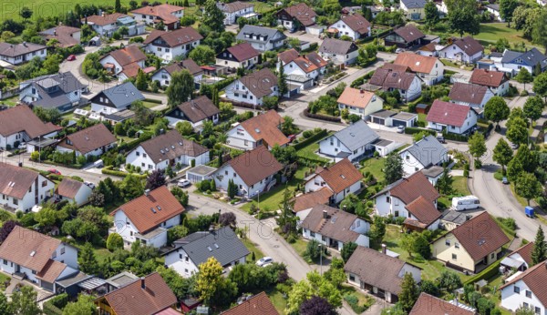 Residential area with detached house and garden. Residential buildings in Münsingen in the Swabian