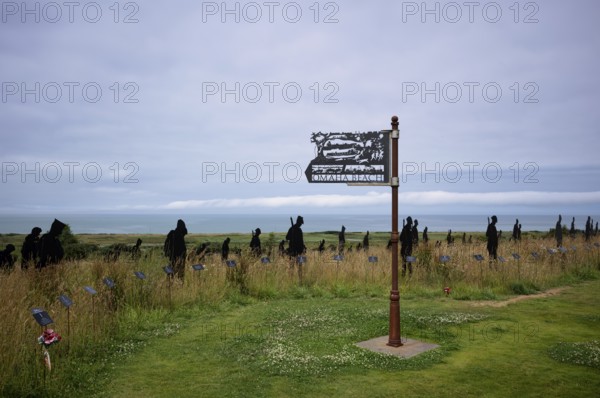 Installation, sign Omaha Beach, Standing with Giants, honours the victims of the fallen British