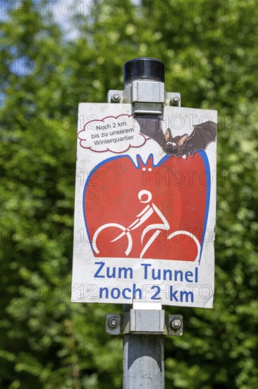 Logo cycle path Sauerlandring, reference to the Fledermaustunnel, an 84 km long circular cycle path
