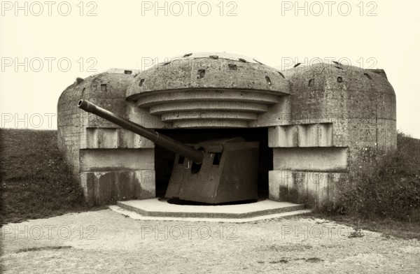 German Krupp 15 cm cannon, gun, in the bunker of the Le Chaos battery, gun battery, Atlantic Wall,