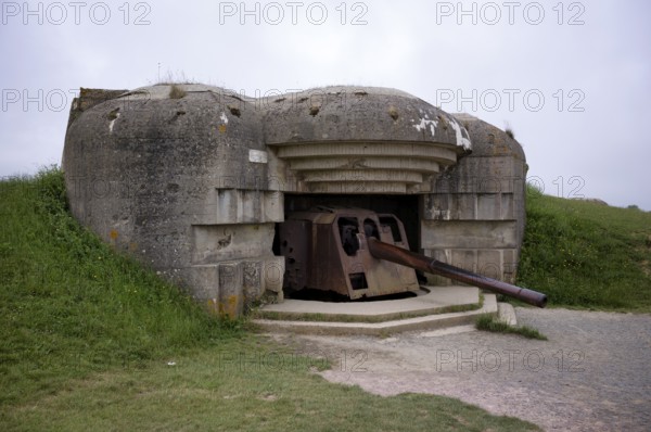 German Krupp 15 cm cannon, gun, in the bunker of the Le Chaos battery, gun battery, Atlantic Wall,