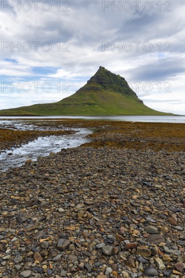 Kirkjufell mountain, film set, coastline near Grundarfjördur, Snæfellsnes peninsula, Vesturland,
