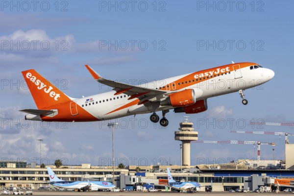 An EasyJet Europe Airbus A320 aircraft with the registration number OE-IZH at Palma de Majorca