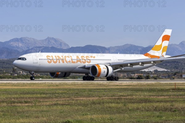 A Sunclass Airlines Airbus A330-900 aircraft with the registration number OY-VKP at Palma de
