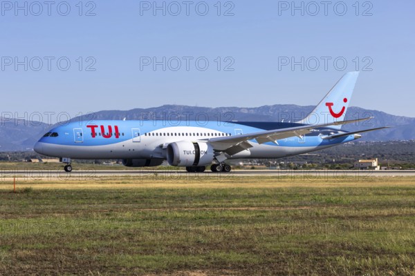 A TUI Boeing 787-8 Dreamliner aircraft with the registration G-TUII at Palma de Majorca Airport,