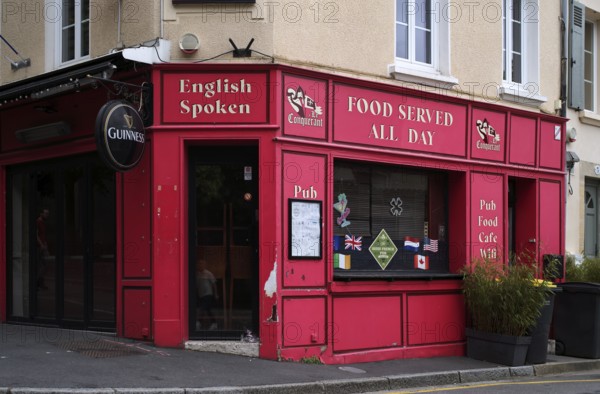 English pub, café, British pub, red, English Spoken, sign, Guinness, old town, Bayeux, Normandy,