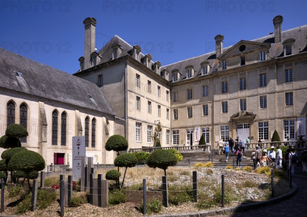 Visitors flock to the museum, Musée de la Tapisserie, Bayeux Tapestry, Old Town, Bayeux, Normandy,