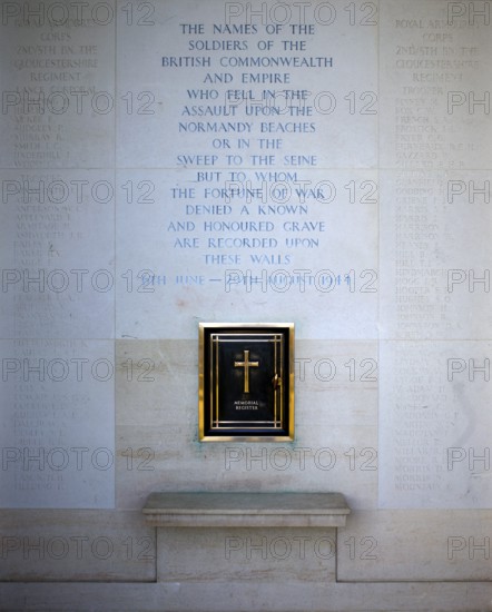 Bayeux Mémorial, memorial in honour of the missing soldiers, British and German military cemetery,