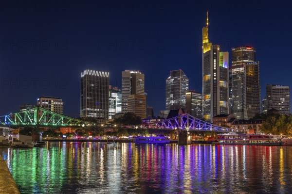 Frankfurt sets an example: The Eiserner Steg will shine in rainbow colours for Christopher Street