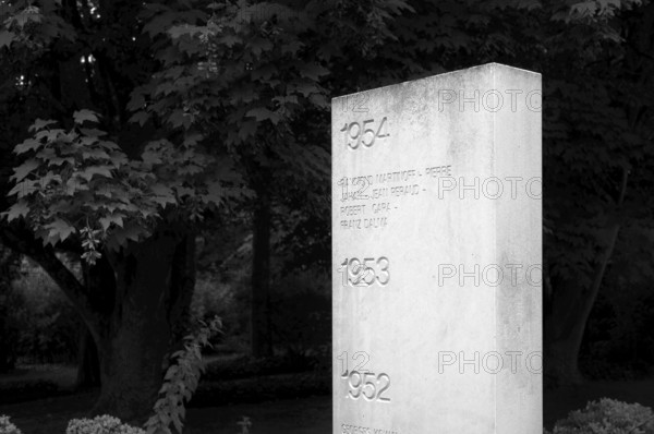 1954 War reporter Robert Capa, actually Endre Erno Friedman, stele at the Mémorial des Réporters,