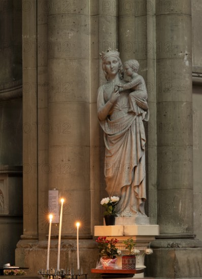Madonna with child, Madonna statue, choir room with altar, interior view, Église Notre-Dame