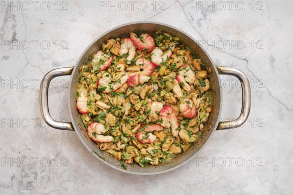 Seasoned ingredients allo scoglio features an assortment of seafood, including shrimp and clams,