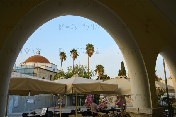 Agora, Municipal Market Hall, A courtyard with arcades and parasols, lined with palm trees and
