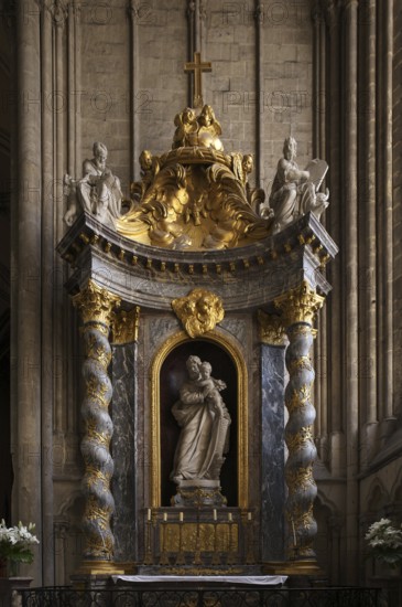 Interior view, statue of St Joseph, altarpiece by Jean-Baptiste Dupuis, Cathédrale Notre-Dame