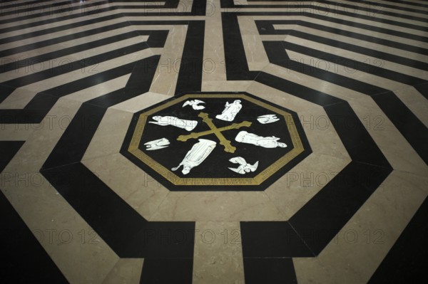 Interior view, floor labyrinth, commemorative plaque in honour of the builders and master builders