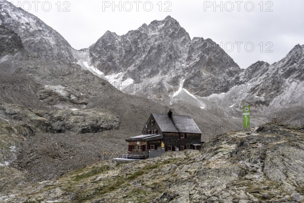 Vienna High Trail at the Adolf Nossberger Hut, Schober Group, Hohe Tauern National Park, Carinthia,