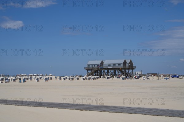 New pile dwellings on the beach with beach attendant and toilets, beach chairs, wooden jetty, Sankt