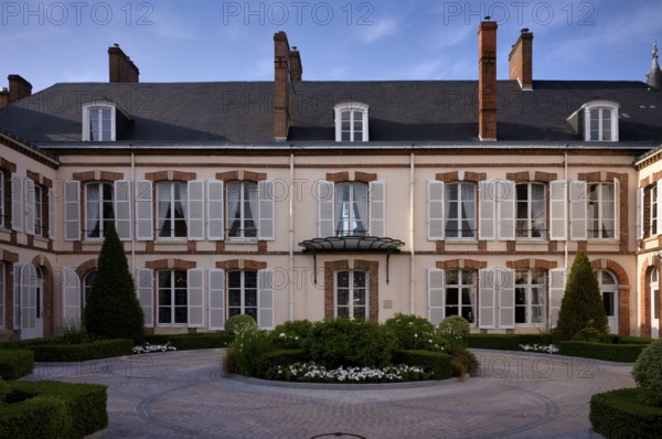Head office, Headquarters, Hotel, Champagne brand Champagne Perrier-Jouët, Logo, Avenue de