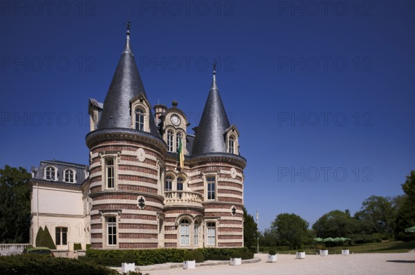 Hotel, headquarters, company headquarters, head office, champagne brand Comtesse Lafond, château,