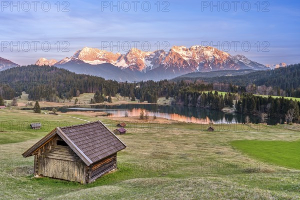 Alpenglow at Geroldsee, lake, hut, mountains, Karwendel Mountains, Geroldsee, Krün, Upper Bavaria,