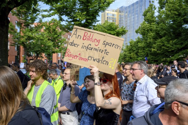 Protests by employees of Berlin's universities against the breach of contract and the cuts by the