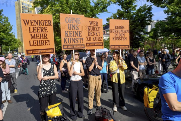 Protests by employees of Berlin's universities against the breach of contract and the cuts by the
