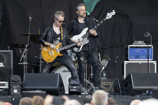 Simon McBride, guitarist, singer, producer, Northern Ireland, open air at the Citadel Music