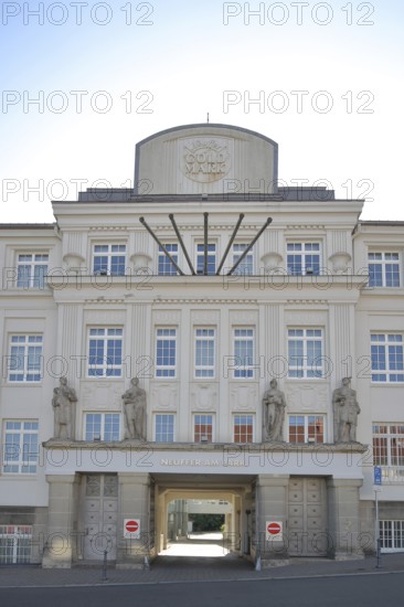 Portal with figures from Neuffer am Park, former shoe factory, historical shoe industry, industry,