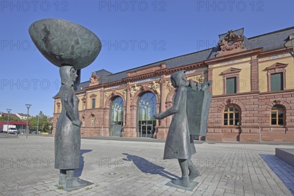 Old Post Office built in 1893 Neo-Renaissance and sculpture Shoe Carrier by Martin Schöneich 2015,