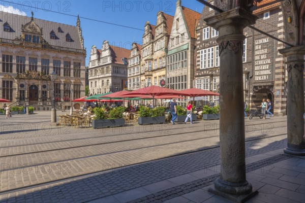 Market square, building of the Bremen Chamber of Commerce and the Chamber of Industry and Commerce