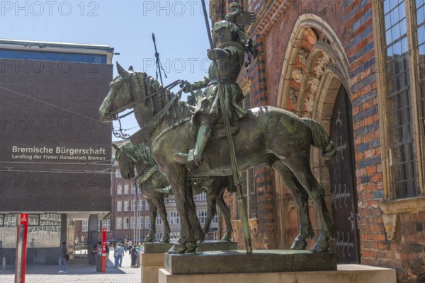 Heralds, equestrian statue at the east portal of the Old Town Hall, armoured rider with lance and