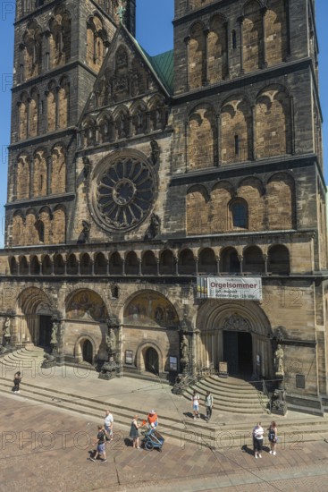 Gothic west façade of St Peter's Cathedral on the market square, double tower from 1896, rose