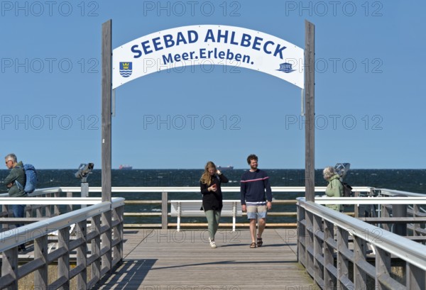 Seaside resort Ahlbeck, Meer.Erleben, Welcome sign at the pier in Ahlbeck, Usedom Island,