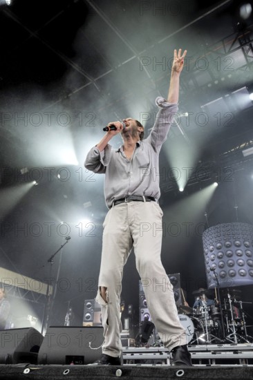 Michael Marco Fitzthum aka Marco Michael Wanda, Singer, Guitarist, Wanda, Rock/Pop Band, Austria,